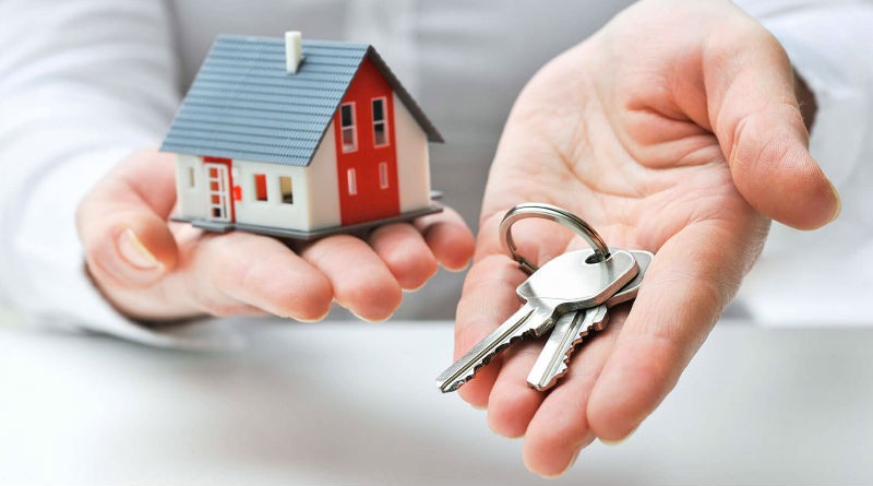 Entrega de llaves al vender una propiedad en Zapopan con asesor inmobiliario