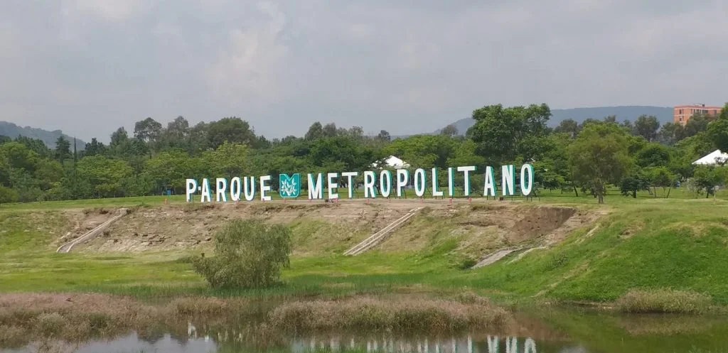 Vista panorámica del Parque Metropolitano de Zapopan rodeado de áreas verdes, ideal para vivir cerca en Ciudad Granja y La Estancia