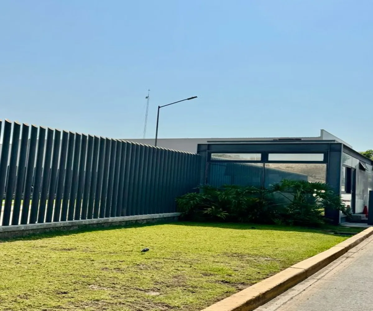 Bodega En Renta,el moral,autopista guadalajara a zapotlanejo km.17 el moral S/N, San Pedro Tlaquepaque, Jalisco 45540,2 Baños,autopista guadalajara a zapotlanejo km.17 el moral,1,pDrLJ7U