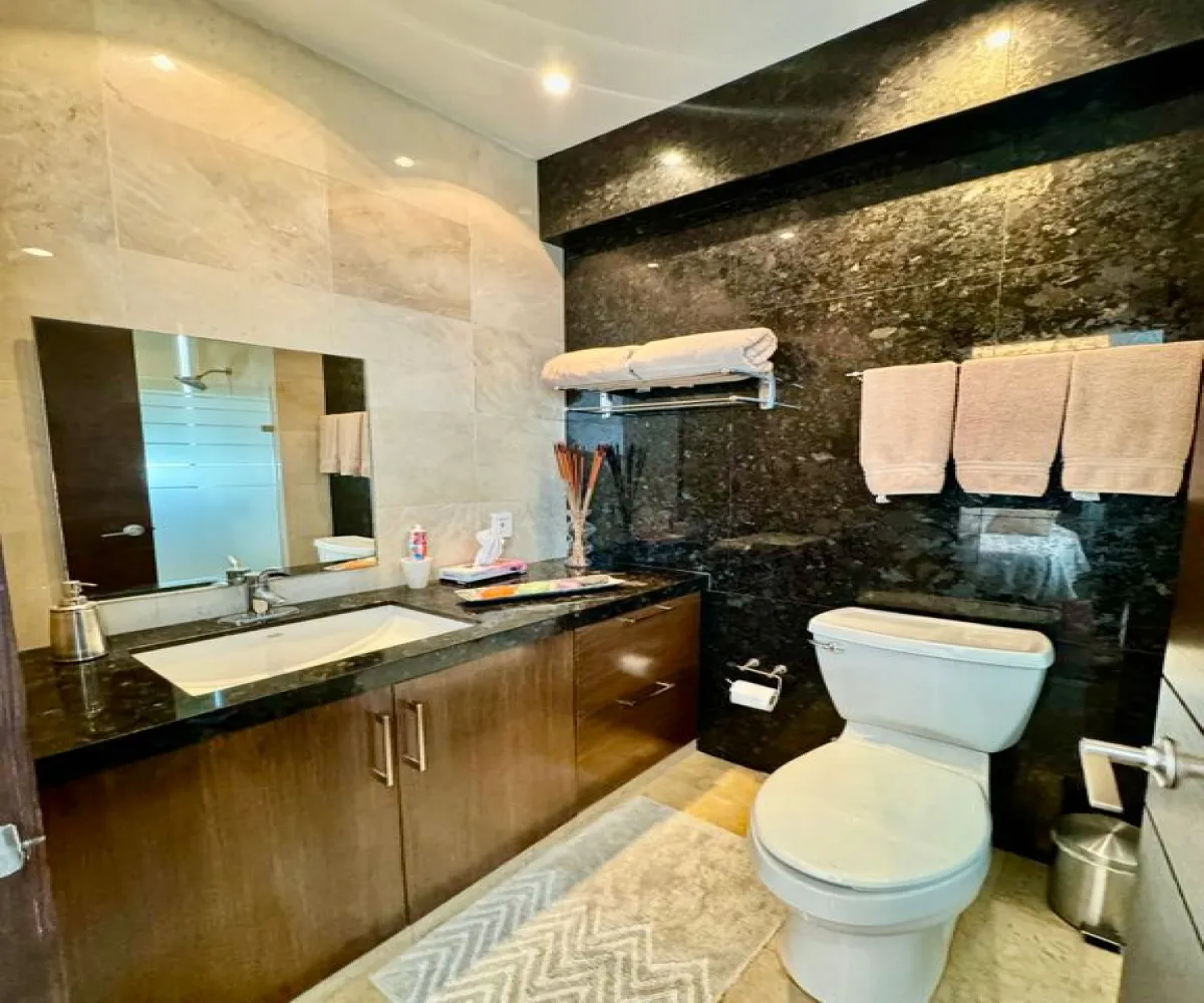 Departamento En Venta,Puerta de Hierro,Av Paseo Royal Country 4560, Isla Mujeres, Jalisco 45116, 4 Habitaciones,4 Baños,Av Paseo Royal Country,1,pjxRZuc