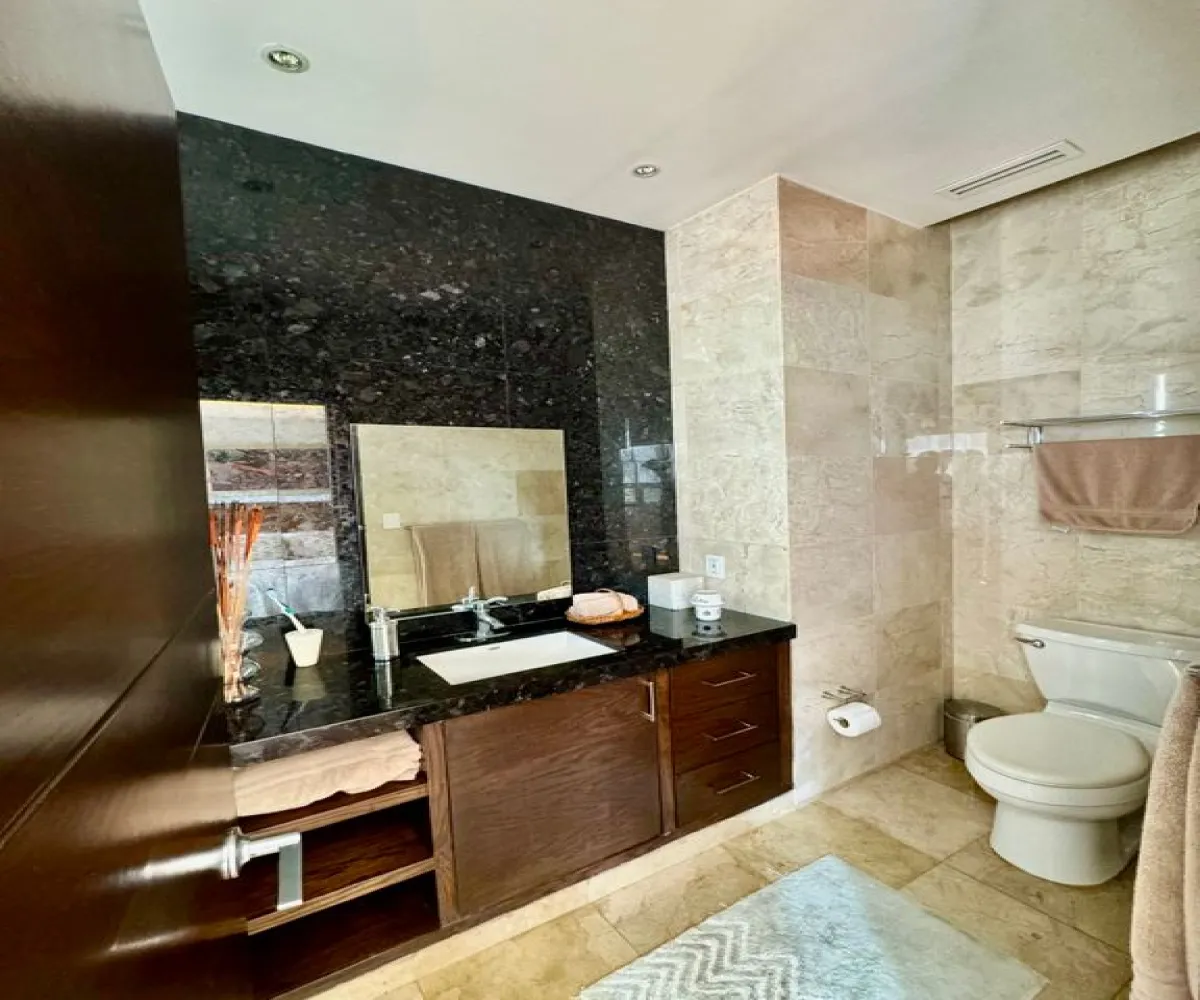 Departamento En Venta,Puerta de Hierro,Av Paseo Royal Country 4560, Isla Mujeres, Jalisco 45116, 4 Habitaciones,4 Baños,Av Paseo Royal Country,1,pjxRZuc