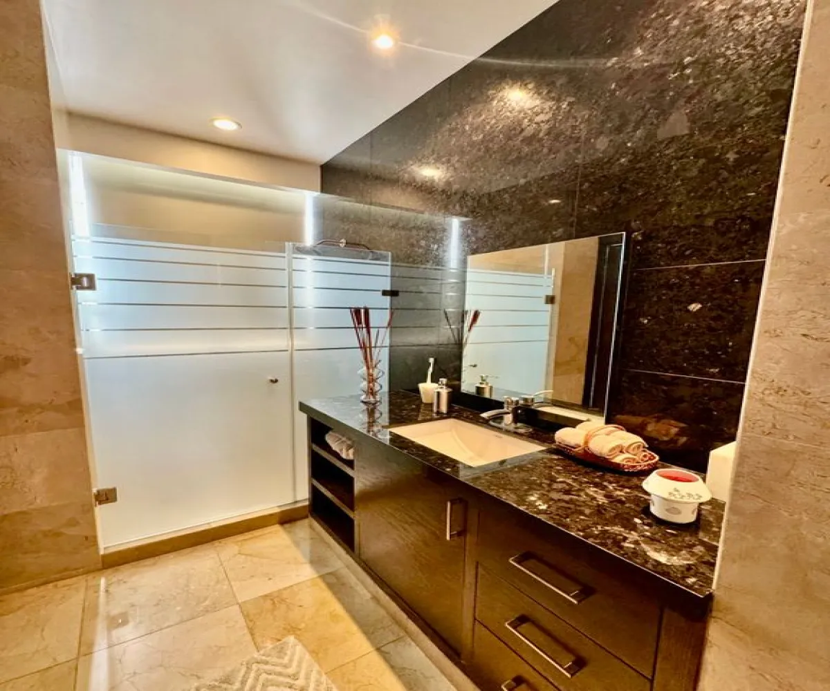 Departamento En Venta,Puerta de Hierro,Av Paseo Royal Country 4560, Isla Mujeres, Jalisco 45116, 4 Habitaciones,4 Baños,Av Paseo Royal Country,1,pjxRZuc