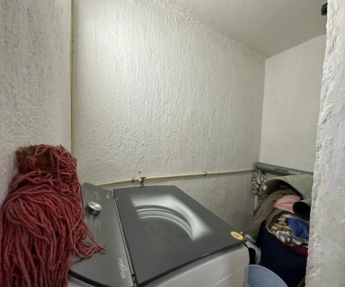 Casa En Venta,Jardines Del Valle,Acueducto 2746, Zapopan, Jalisco 45138, 5 Habitaciones,3 Baños,Acueducto,3,psulyJB