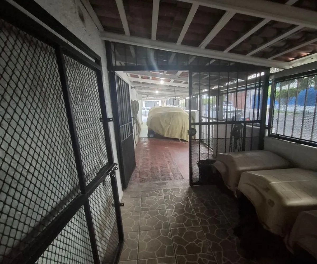 Casa En Venta,Italia Providencia,Calle Ottawa 1051, Guadalajara, Jalisco 44648, 5 Habitaciones,4 Baños,Calle Ottawa,3,puKomyM