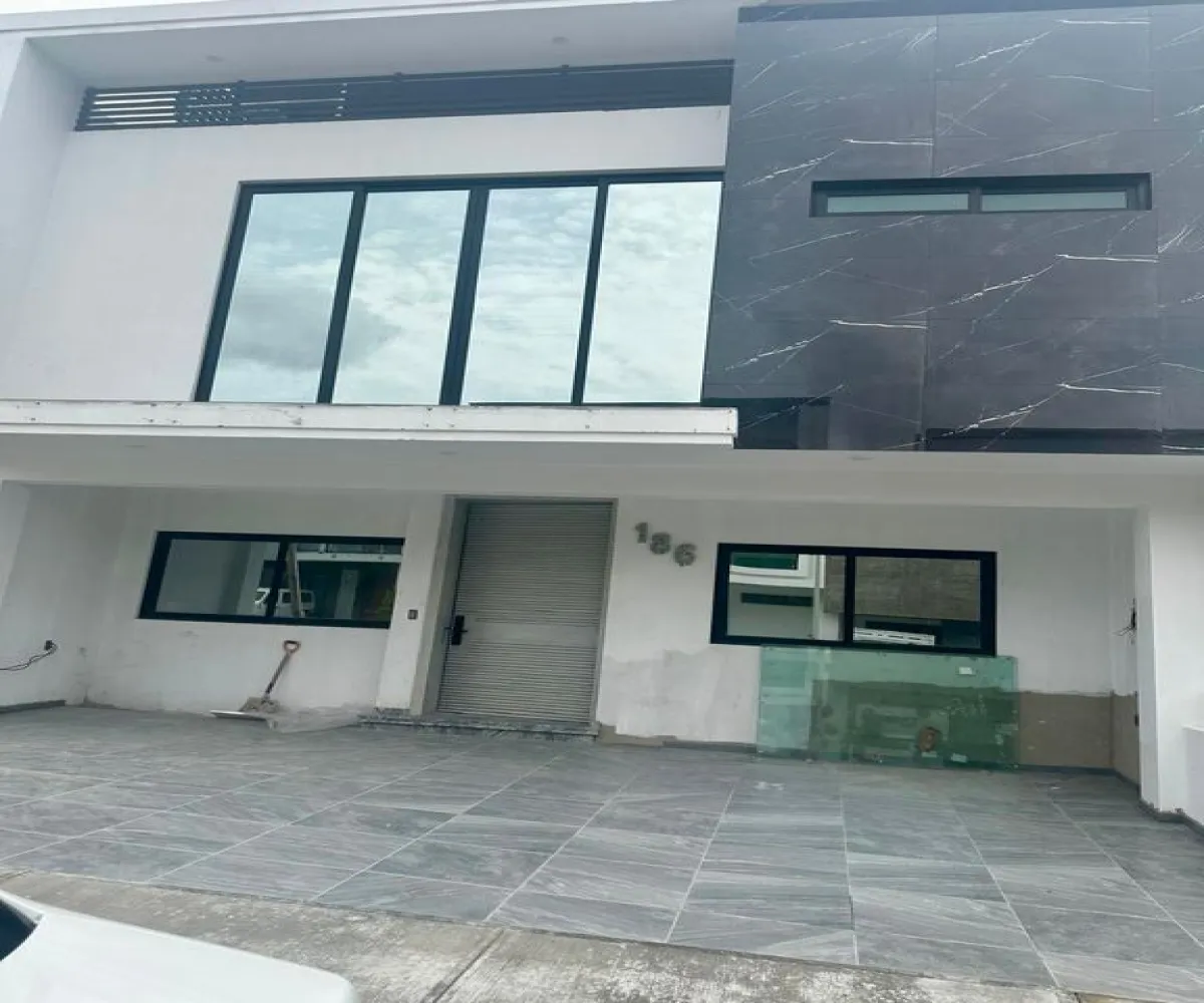 Casa En Venta,Zapopan,Avenida de la Mancha 293, Zapopan, Jalisco 45134, 4 Habitaciones,5 Baños,Avenida de la Mancha,1,pFrvbmi