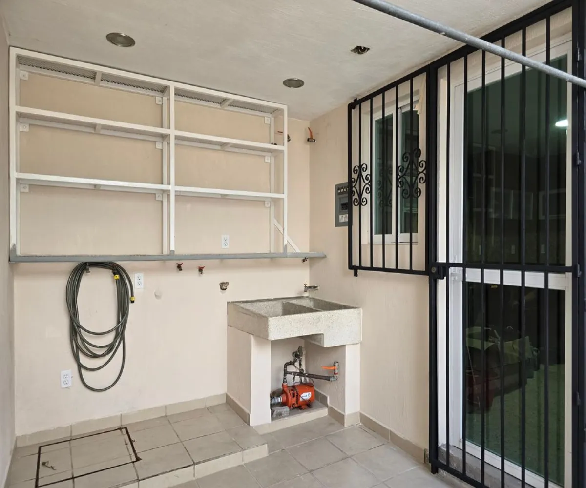 Casa En Venta,Res Chapalita Inn,avenida Guadalupe 6601, Zapopan, Jalisco 45010, 3 Habitaciones,1 Baño,avenida Guadalupe,2,p4DLhGj