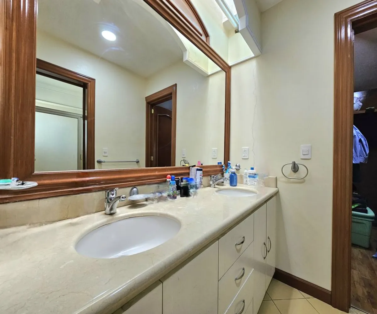 Casa En Venta,Res Virreyes,Paseo de los Virreyes S/N, Zapopan, Jalisco 45110, 4 Habitaciones,4 Baños,Paseo de los Virreyes,2,poi3svL Casa En Venta,Res Virreyes,Paseo de los Virreyes S/N, Zapopan, Jalisco 45110, 4 Habitaciones,4 Baños,Paseo de los Virreyes,2,poi3svL
