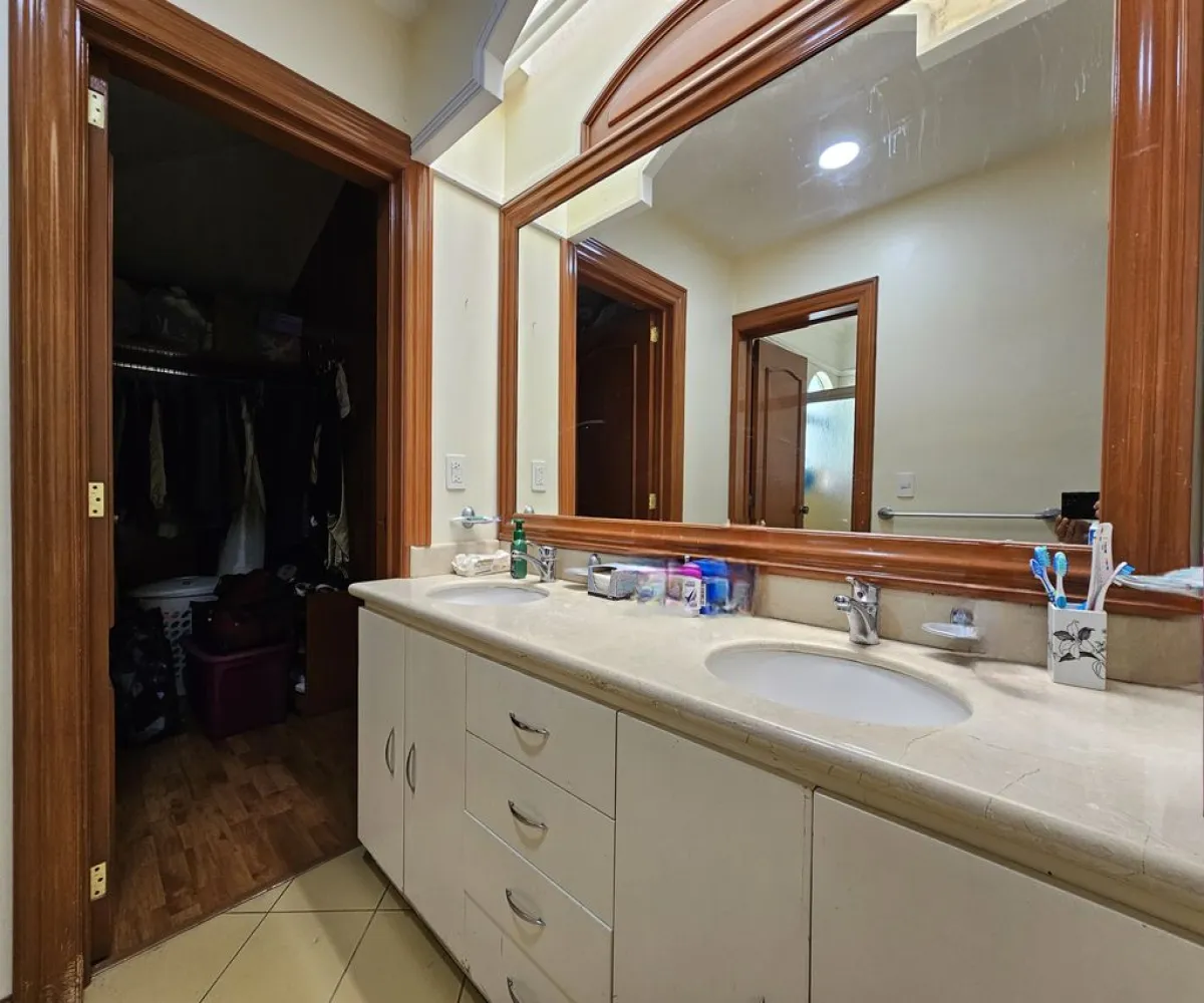 Casa En Venta,Res Virreyes,Paseo de los Virreyes S/N, Zapopan, Jalisco 45110, 4 Habitaciones,4 Baños,Paseo de los Virreyes,2,poi3svL Casa En Venta,Res Virreyes,Paseo de los Virreyes S/N, Zapopan, Jalisco 45110, 4 Habitaciones,4 Baños,Paseo de los Virreyes,2,poi3svL