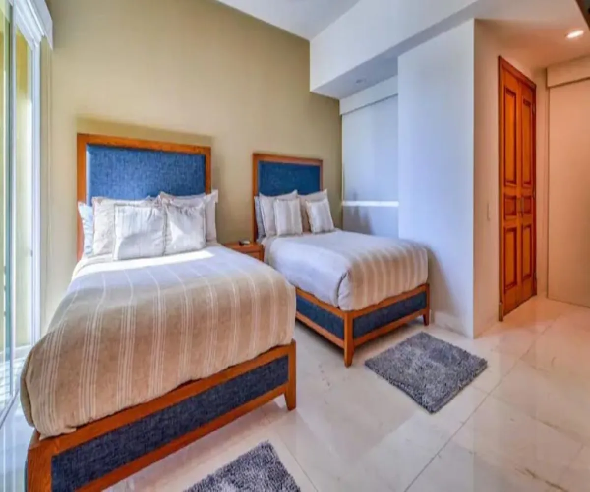 Departamento En Venta,Marina Vallarta,Avenida Paseo de la Marina S/N, Puerto Vallarta, Jalisco 48335, 3 Habitaciones,3 Baños,Avenida Paseo de la Marina,1,pJnLUpC