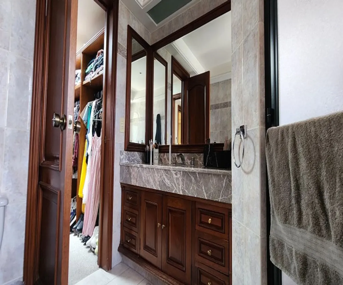 Casa En Venta,Santa Anita,Paseo de Santa Anita 426, Tlajomulco de Zúñiga, Jalisco 45645, 4 Habitaciones,5 Baños,Paseo de Santa Anita ,2,pANm96l