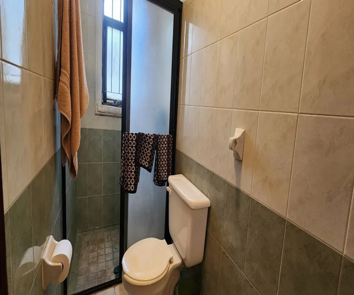 Casa En Venta,Santa Anita,Paseo de Santa Anita 426, Tlajomulco de Zúñiga, Jalisco 45645, 4 Habitaciones,5 Baños,Paseo de Santa Anita ,2,pANm96l