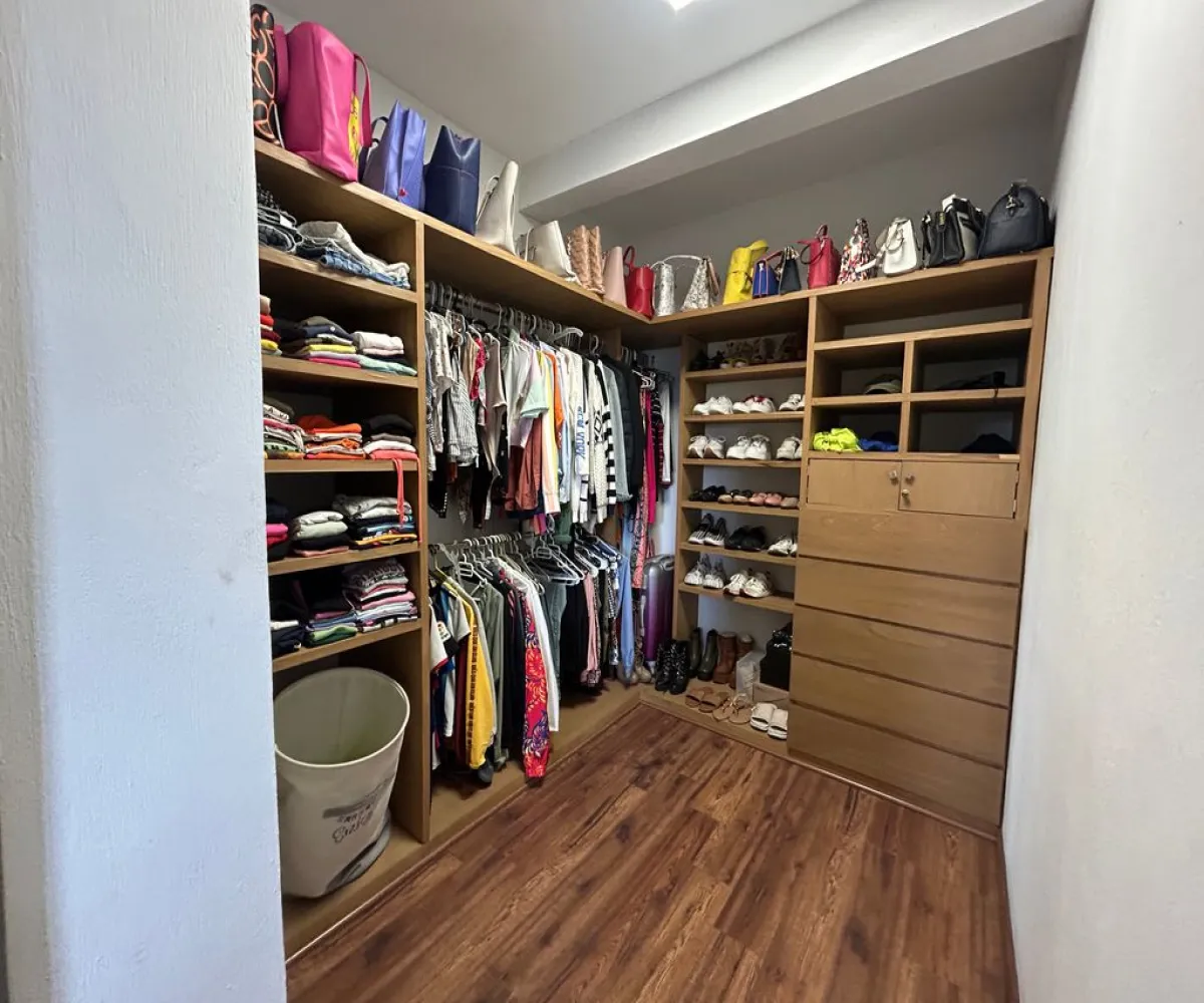 Casa En Venta,Lomas de Santa Anita,Paseo de la Colina Norte 47, Tlajomulco de Zúñiga, Jalisco 45645, 4 Habitaciones,4 Baños,Paseo de la Colina Norte,2,p4z6PPo