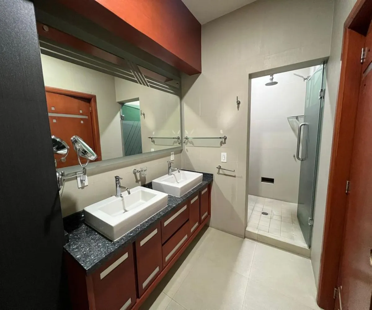 Casa En Venta,Vallarta Universidad,Avenida Juan Palomar y Arias 861 74, Zapopan, Jalisco 45110, 5 Habitaciones,4 Baños,Avenida Juan Palomar y Arias,3,pBm2bBS