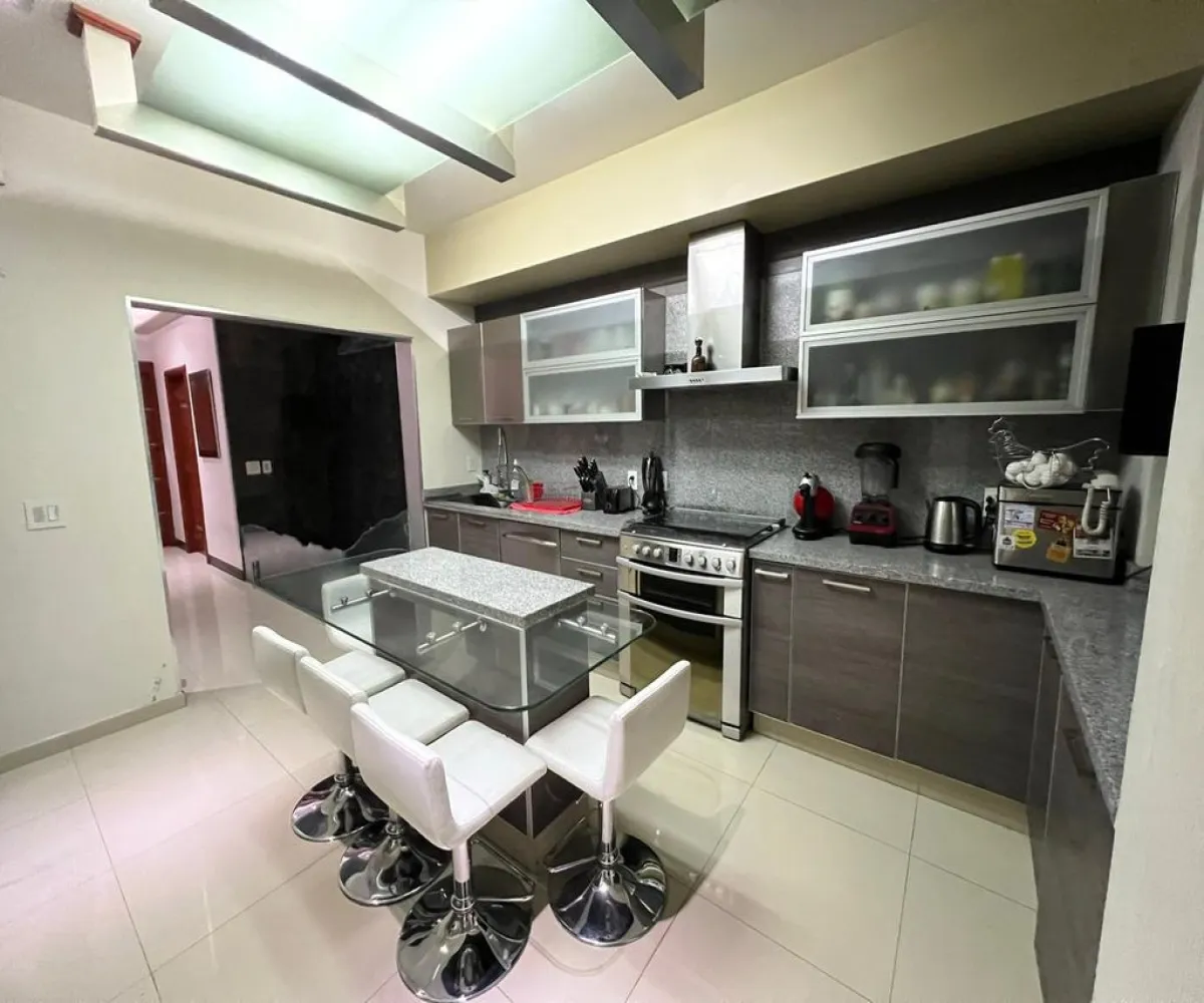 Casa En Venta,Vallarta Universidad,Avenida Juan Palomar y Arias 861 74, Zapopan, Jalisco 45110, 5 Habitaciones,4 Baños,Avenida Juan Palomar y Arias,3,pBm2bBS