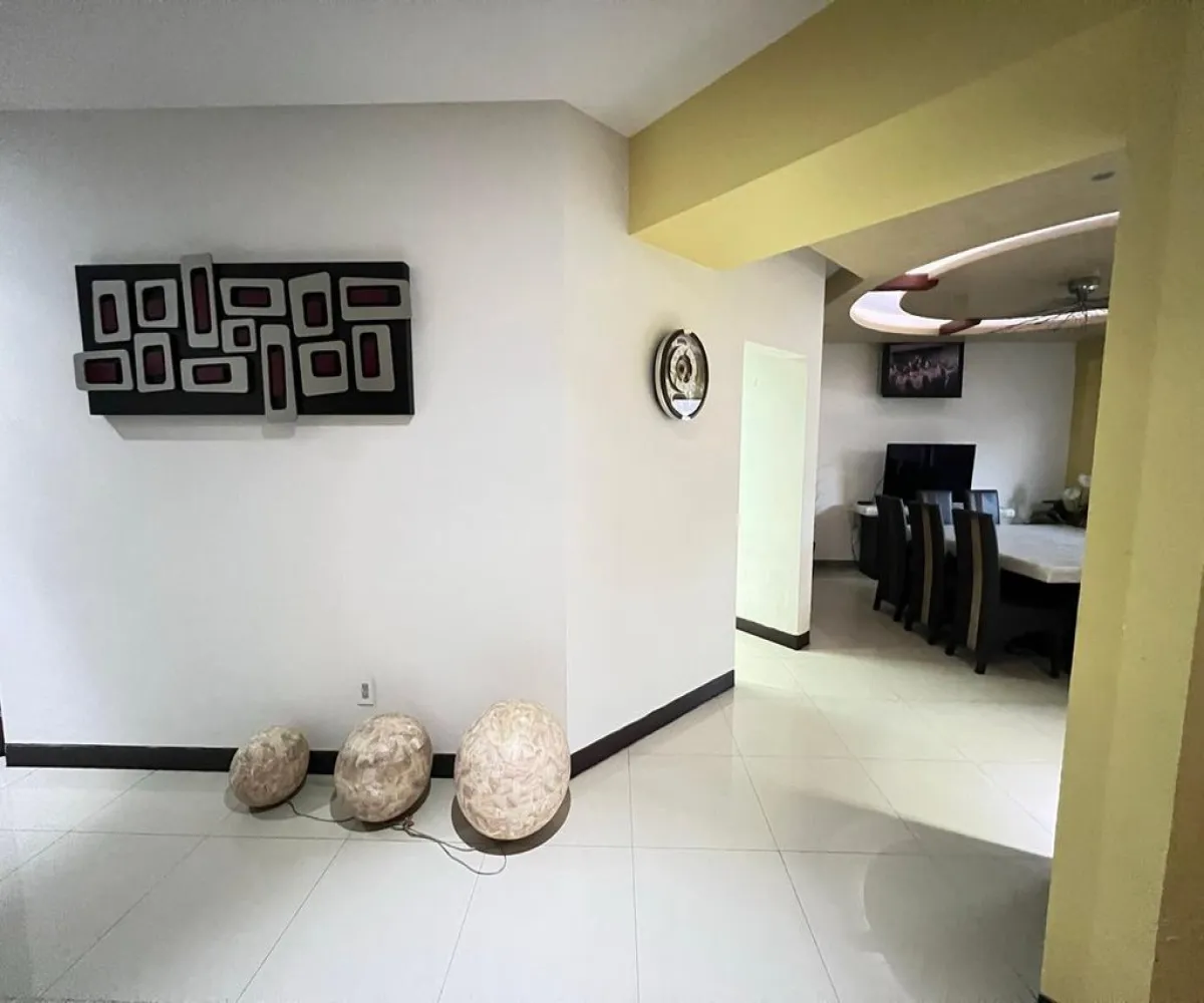 Casa En Venta,Vallarta Universidad,Avenida Juan Palomar y Arias 861 74, Zapopan, Jalisco 45110, 5 Habitaciones,4 Baños,Avenida Juan Palomar y Arias,3,pBm2bBS