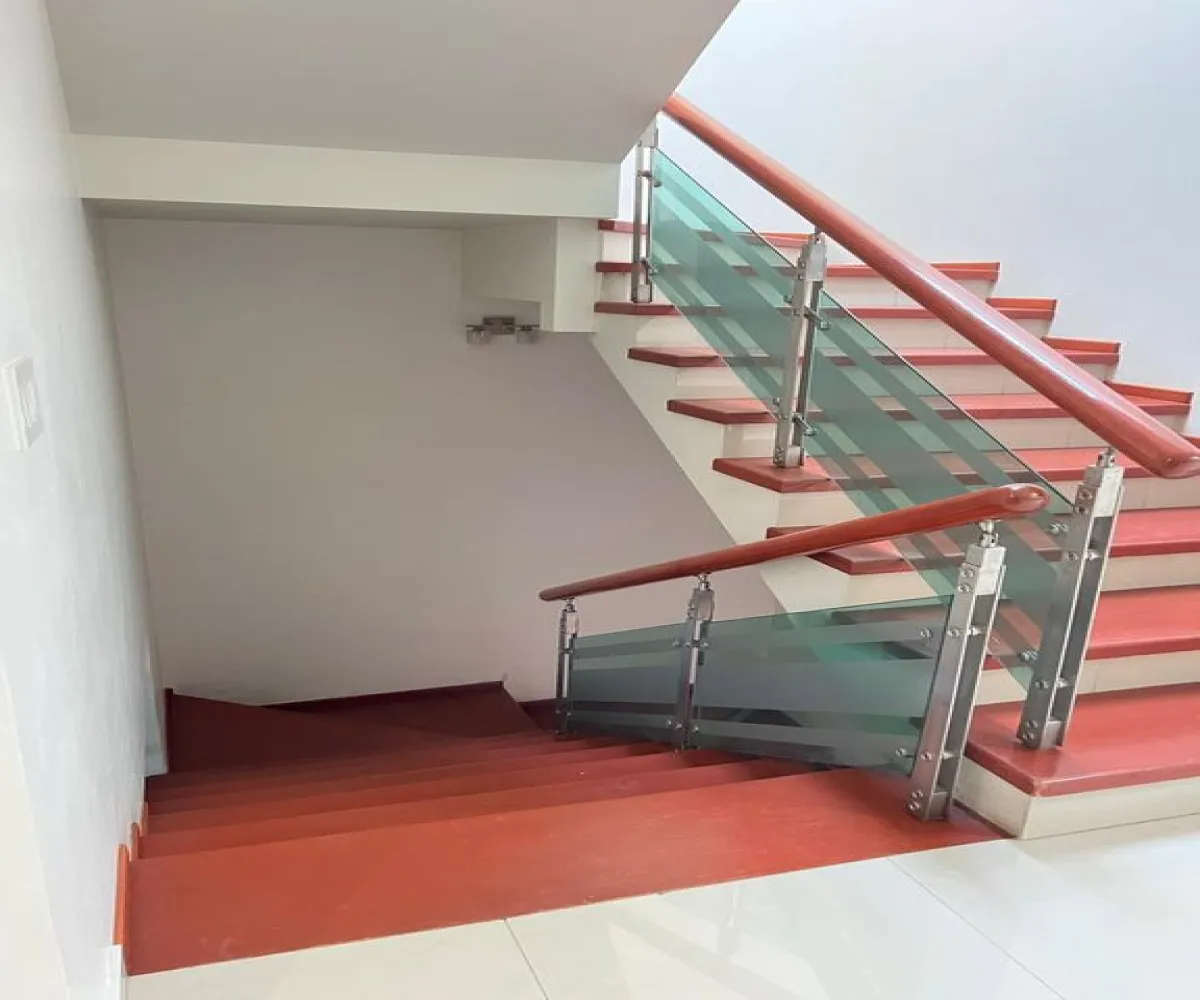 Casa En Venta,Vallarta Universidad,Avenida Juan Palomar y Arias 861 74, Zapopan, Jalisco 45110, 5 Habitaciones,4 Baños,Avenida Juan Palomar y Arias,3,pBm2bBS