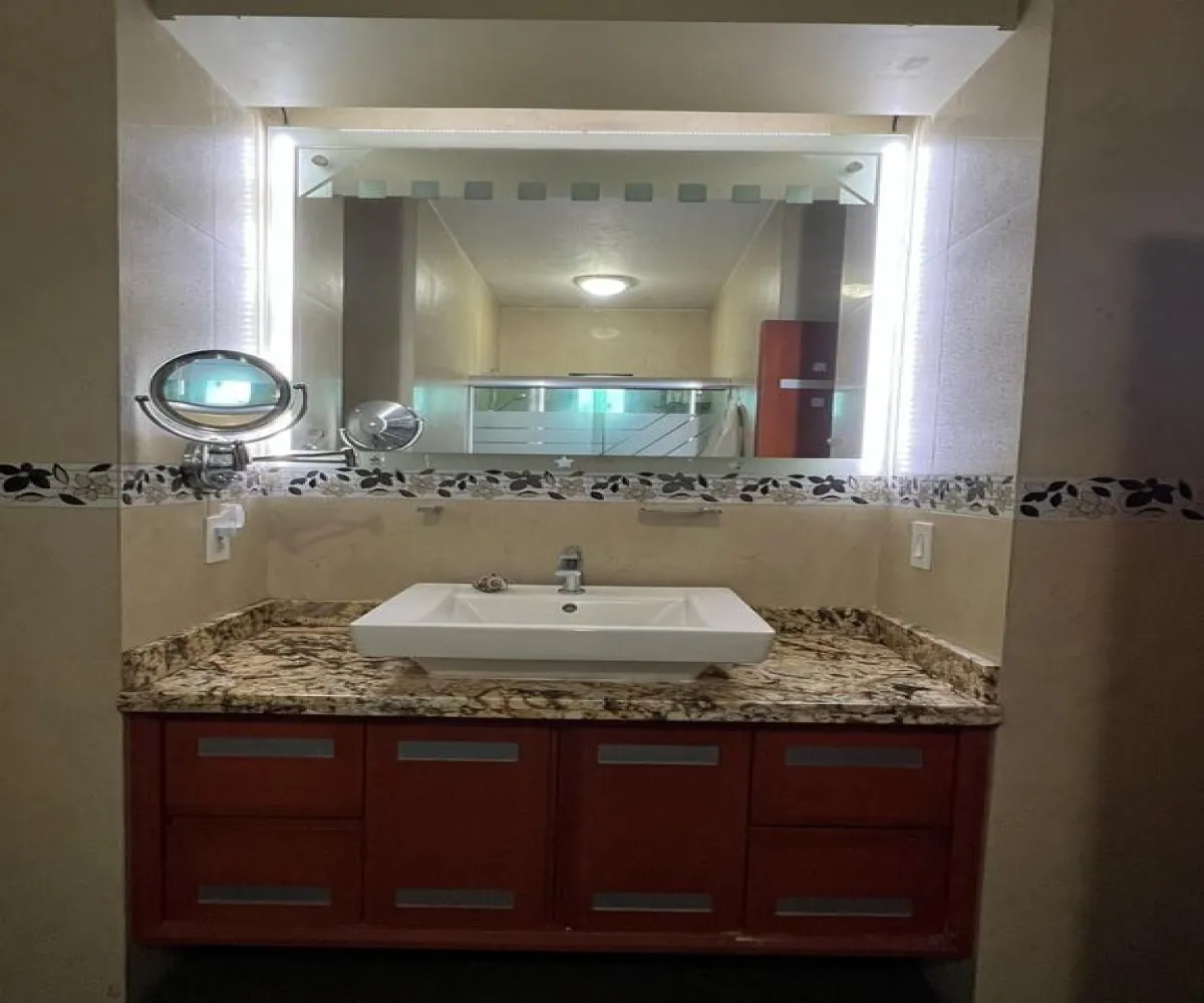 Casa En Venta,Vallarta Universidad,Avenida Juan Palomar y Arias 861 74, Zapopan, Jalisco 45110, 5 Habitaciones,4 Baños,Avenida Juan Palomar y Arias,3,pBm2bBS