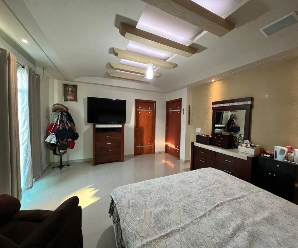 Casa En Venta,Vallarta Universidad,Avenida Juan Palomar y Arias 861 74, Zapopan, Jalisco 45110, 5 Habitaciones,4 Baños,Avenida Juan Palomar y Arias,3,pBm2bBS