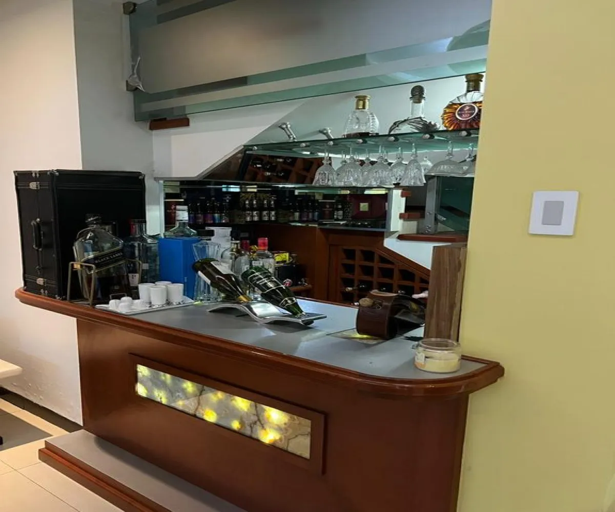 Casa En Venta,Vallarta Universidad,Avenida Juan Palomar y Arias 861 74, Zapopan, Jalisco 45110, 5 Habitaciones,4 Baños,Avenida Juan Palomar y Arias,3,pBm2bBS