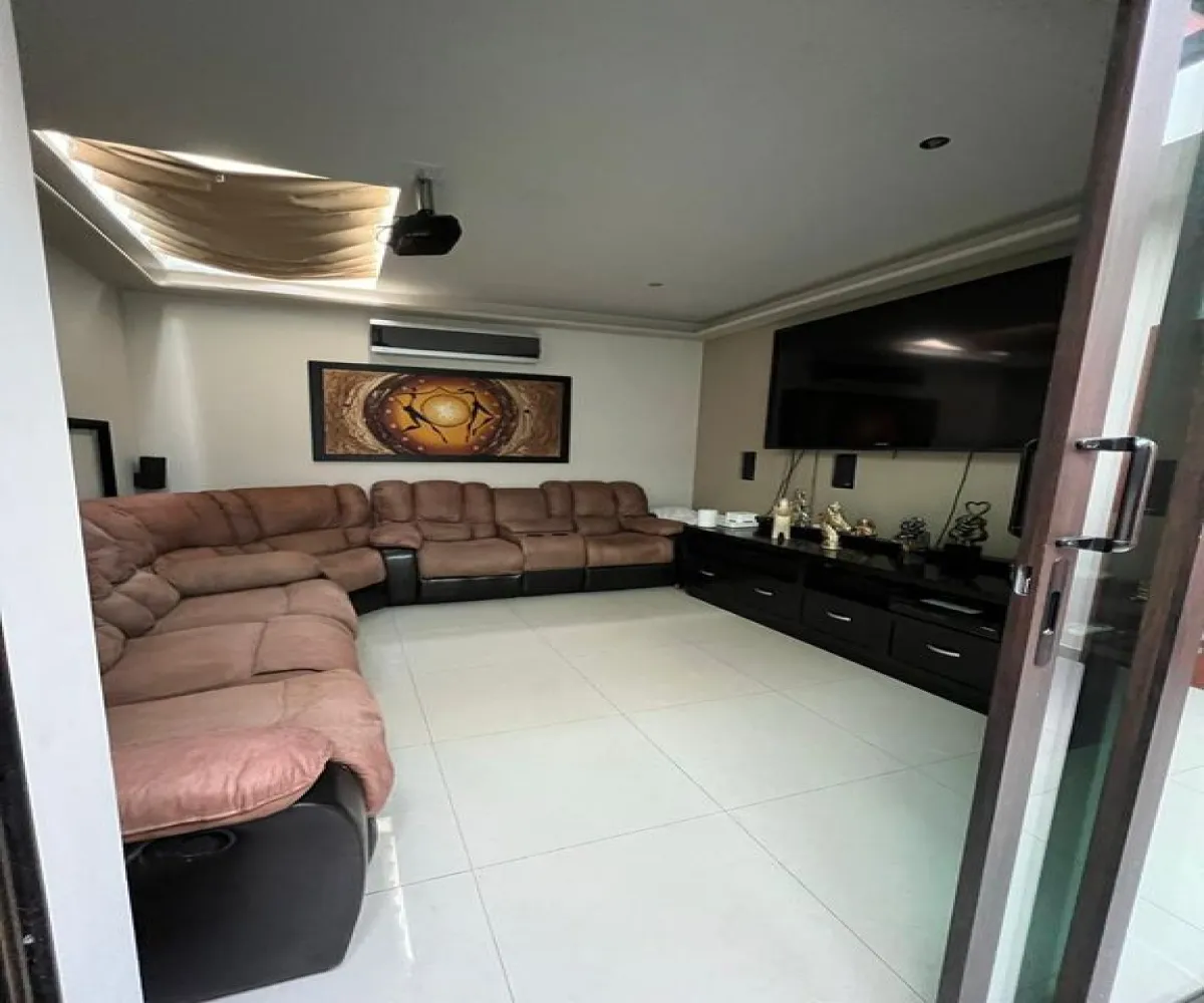 Casa En Venta,Vallarta Universidad,Avenida Juan Palomar y Arias 861 74, Zapopan, Jalisco 45110, 5 Habitaciones,4 Baños,Avenida Juan Palomar y Arias,3,pBm2bBS