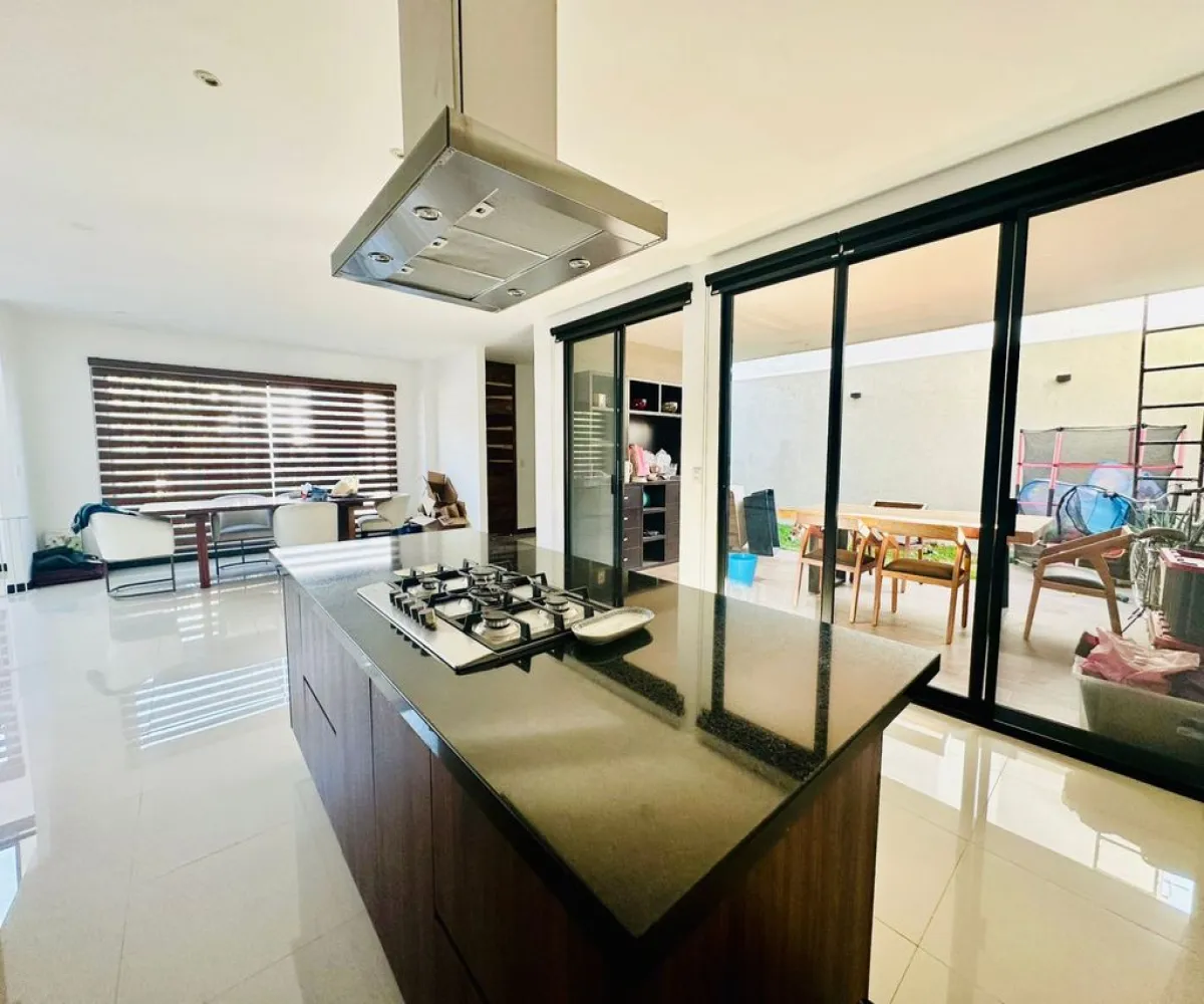 Casa En Venta,Santa Anita,Avenida Arbolada Bosques de Santa Anita 410, Tlajomulco de Zúñiga, Jalisco 45645, 3 Habitaciones,3 Baños,Avenida Arbolada Bosques de Santa Anita,2,peM8FS7