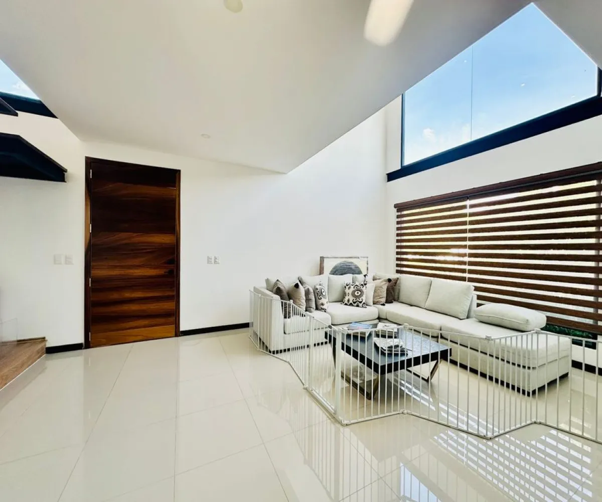 Casa En Venta,Santa Anita,Avenida Arbolada Bosques de Santa Anita 410, Tlajomulco de Zúñiga, Jalisco 45645, 3 Habitaciones,3 Baños,Avenida Arbolada Bosques de Santa Anita,2,peM8FS7