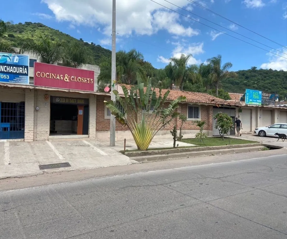 Local En Venta,Centro,Privada Pedro Parra Centeno 120, Tlajomulco de Zúñiga, Jalisco 45640,8 Baños,Privada Pedro Parra Centeno,1,pyQIqdO