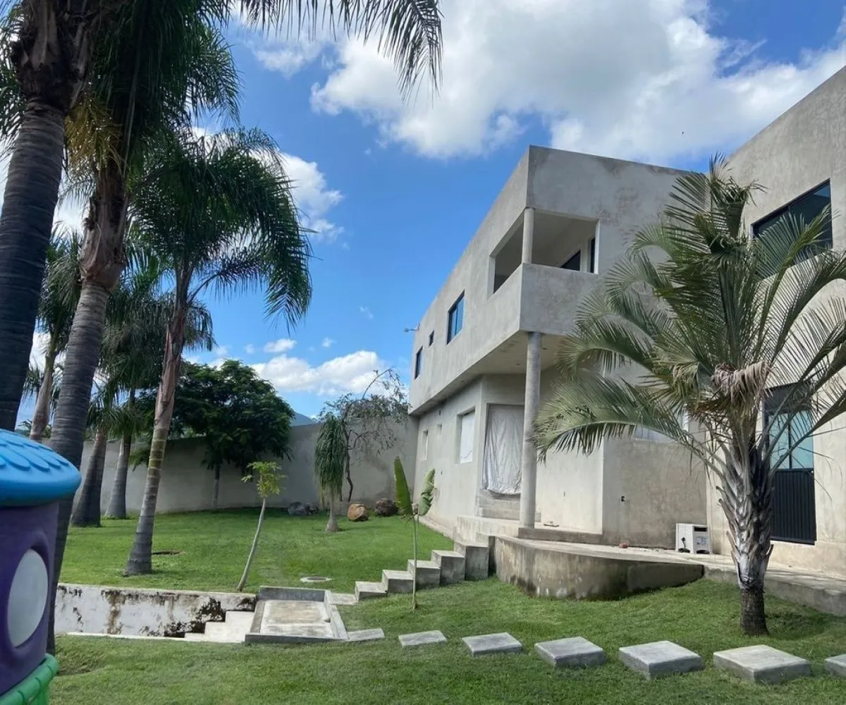 Local En Venta,Centro,Privada Pedro Parra Centeno 120, Tlajomulco de Zúñiga, Jalisco 45640,8 Baños,Privada Pedro Parra Centeno,1,pyQIqdO