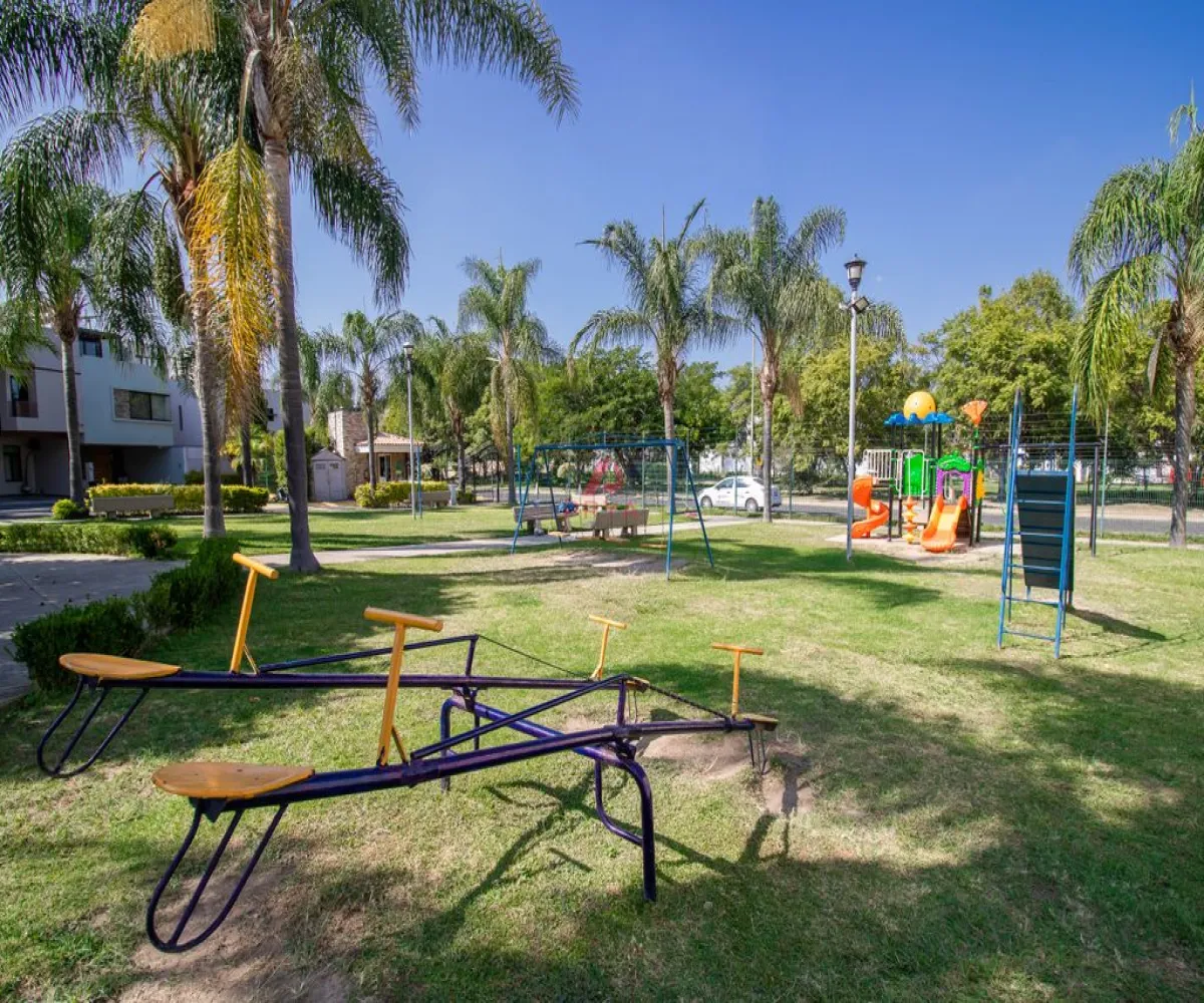 Casa En Venta,Real de Valdepeñas,Calle Rinconada del Camichín 2215, Zapopan, Jalisco 45134, 3 Habitaciones,2 Baños,Calle Rinconada del Camichín,2,pO6Bioy