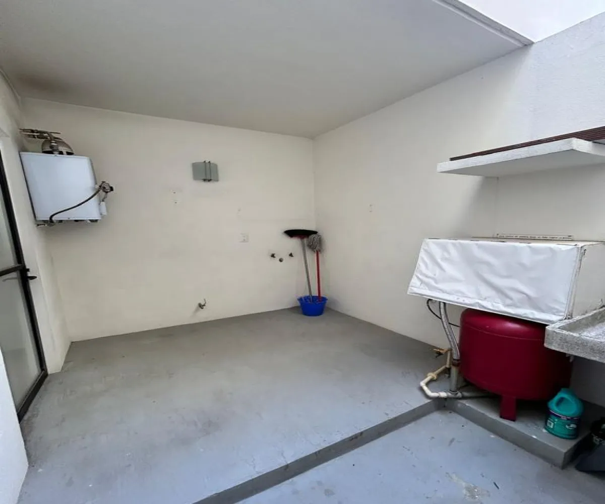 Casa En Venta,Zona Real,Avenida Paseo de La Luna 1150, Zapopan, Jalisco 45019, 2 Habitaciones,2 Baños,Avenida Paseo de La Luna,1,pK2pf98