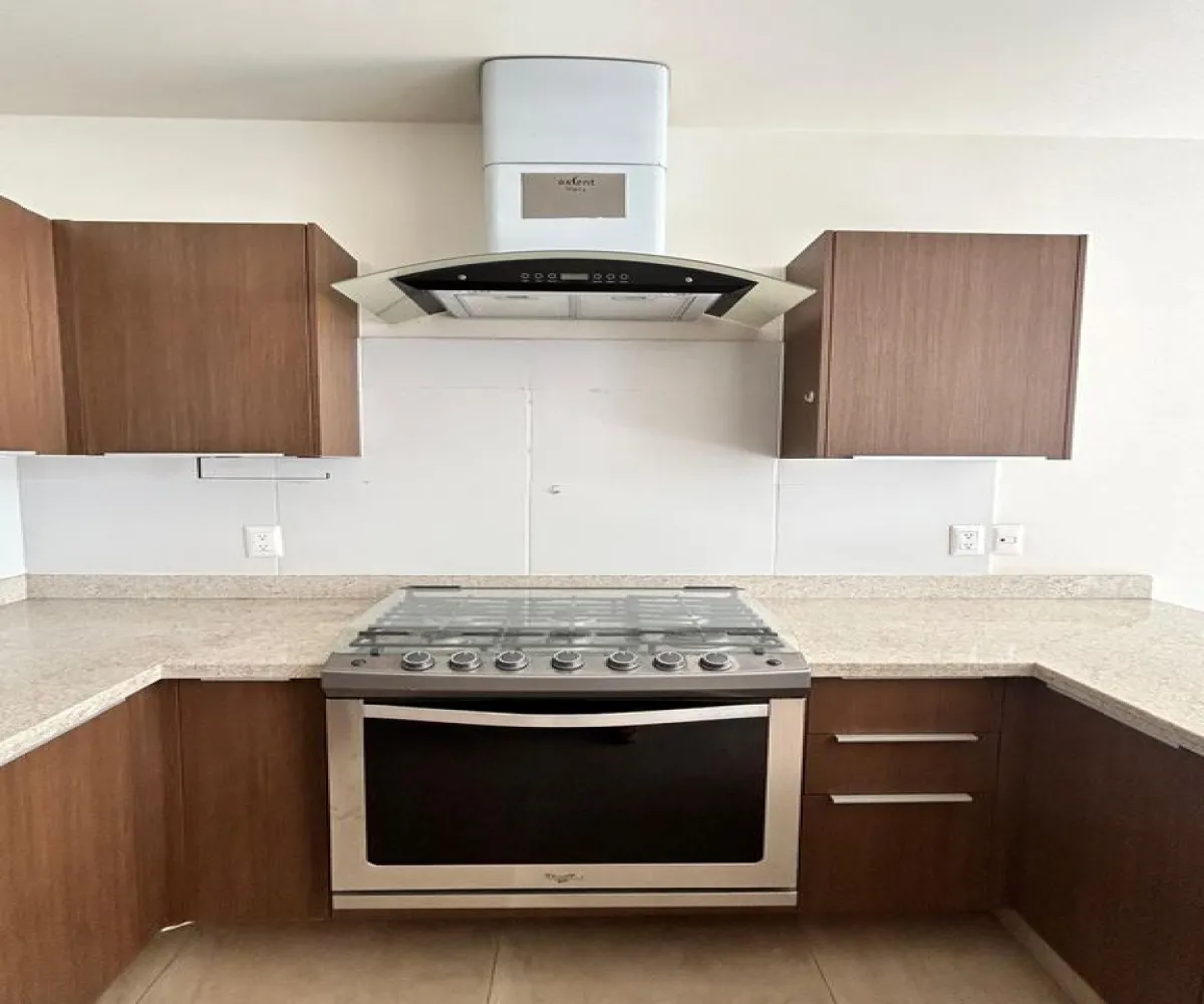 Casa En Venta,Zona Real,Avenida Paseo de La Luna 1150, Zapopan, Jalisco 45019, 2 Habitaciones,2 Baños,Avenida Paseo de La Luna,1,pK2pf98