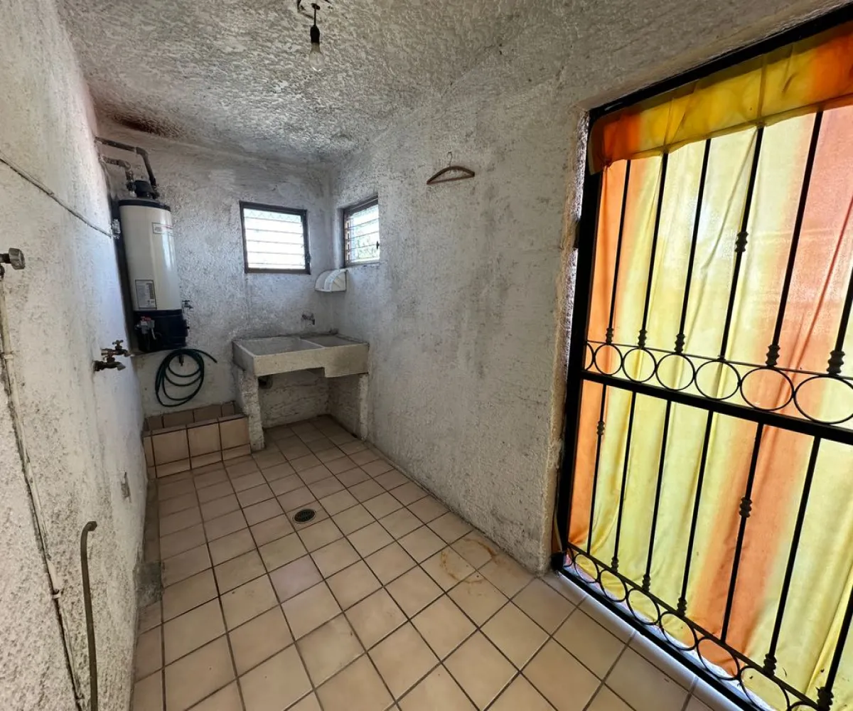 Casa En Venta,Santa Elena Alcalde,Calle Irene Robledo Garcia 873, Guadalajara, Jalisco 44220, 4 Habitaciones,2 Baños,Calle Irene Robledo Garcia,3,pm8d25i Casa En Venta,Santa Elena Alcalde,Calle Irene Robledo Garcia 873, Guadalajara, Jalisco 44220, 4 Habitaciones,2 Baños,Calle Irene Robledo Garcia,3,pm8d25i