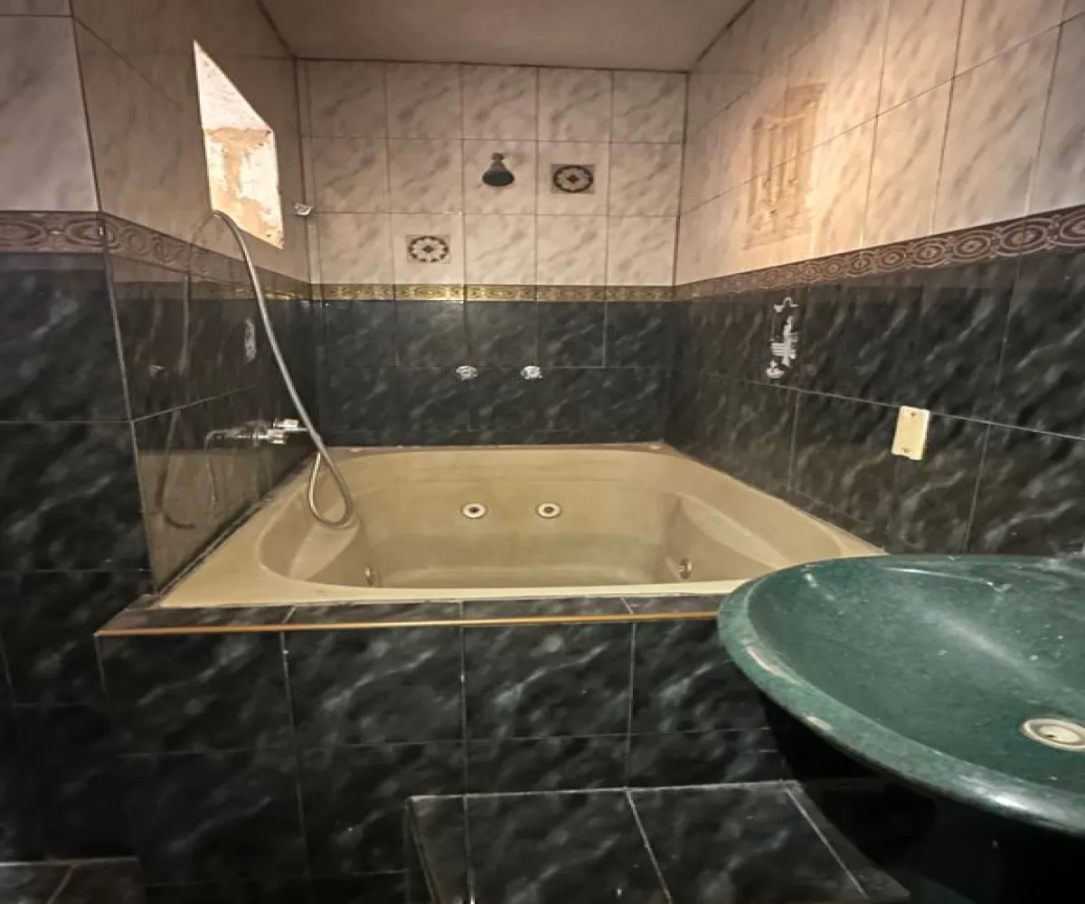 Casa En Venta,Santa Elena Alcalde,Calle Irene Robledo Garcia 873, Guadalajara, Jalisco 44220, 4 Habitaciones,2 Baños,Calle Irene Robledo Garcia,3,pm8d25i Casa En Venta,Santa Elena Alcalde,Calle Irene Robledo Garcia 873, Guadalajara, Jalisco 44220, 4 Habitaciones,2 Baños,Calle Irene Robledo Garcia,3,pm8d25i