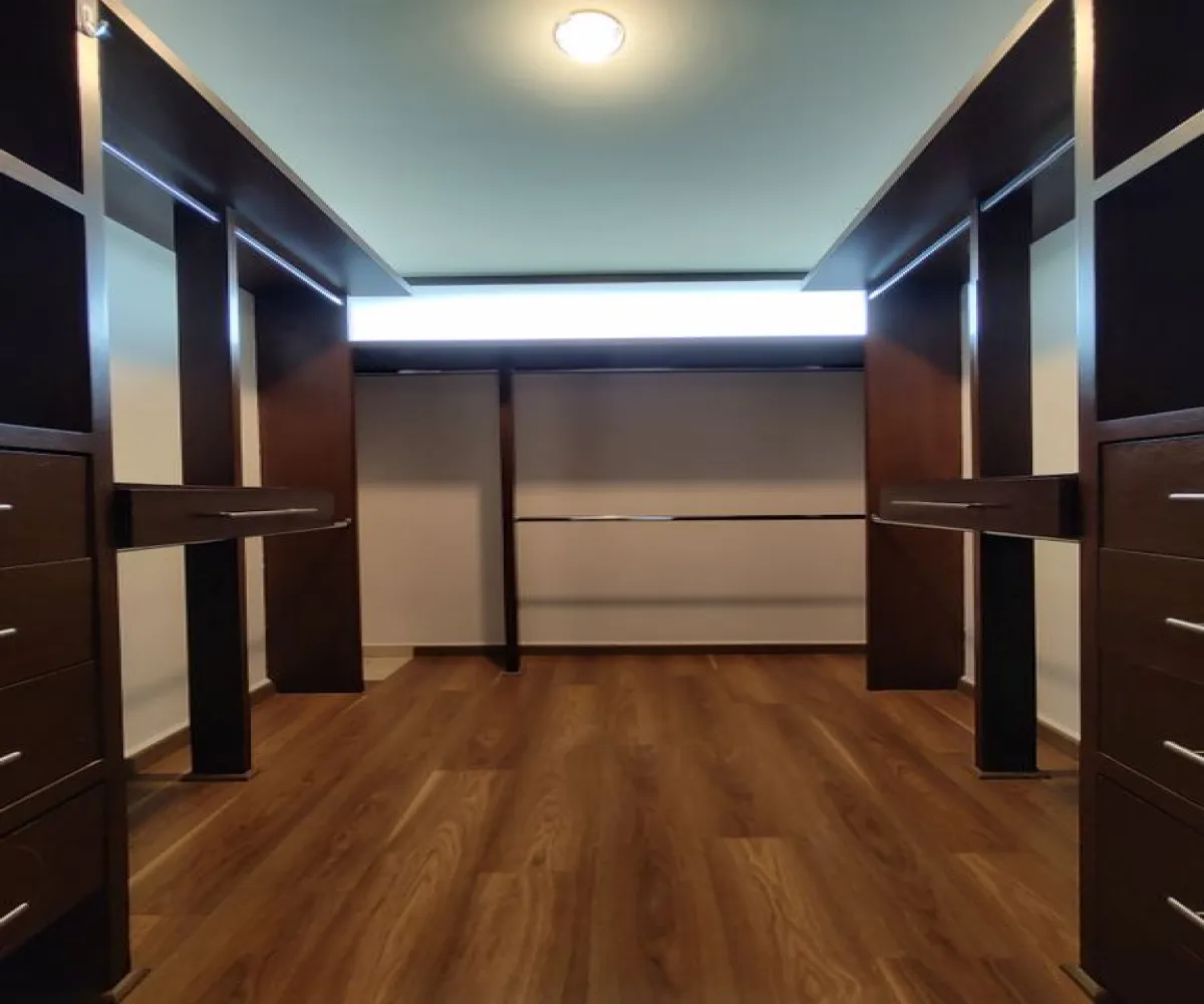 Casa En Venta,Bosques de Santa Anita,Circuito Lomas Altas 7d, Tlajomulco de Zúñiga, Jalisco 45640, 4 Habitaciones,4 Baños,Circuito Lomas Altas,2,pe6HpRP