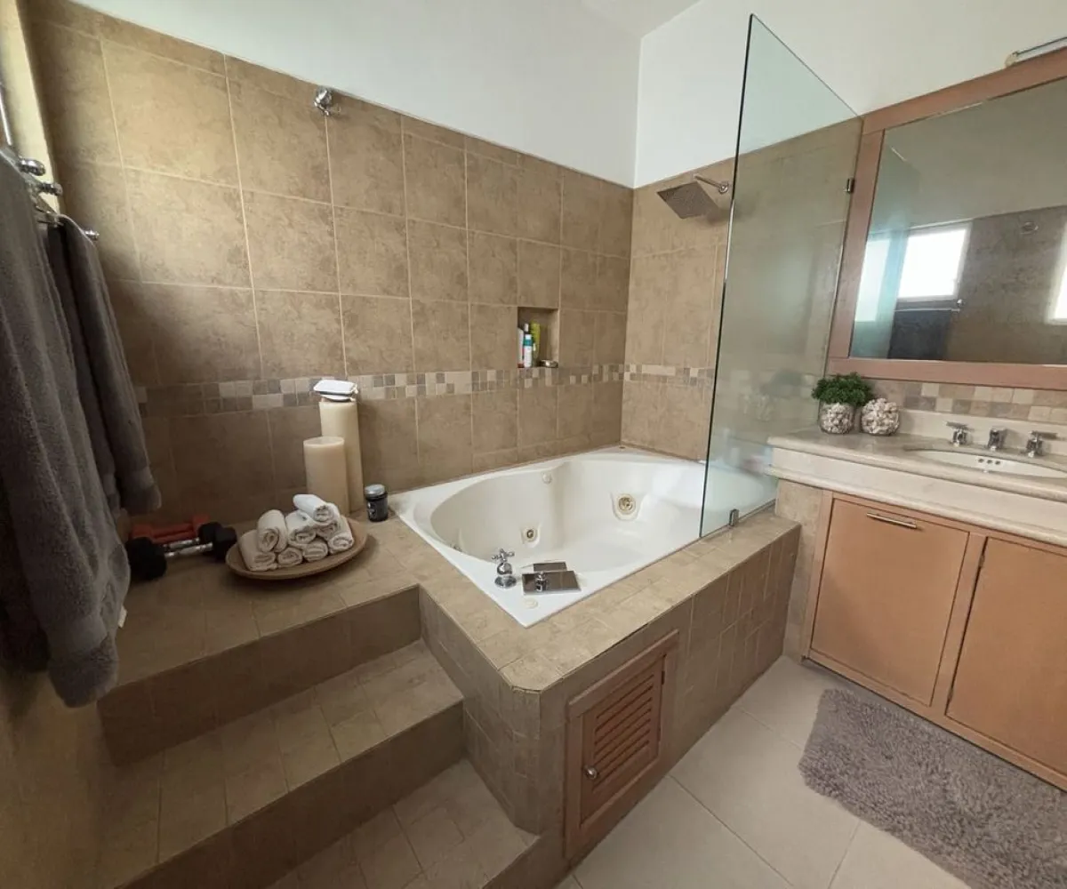 Casa En Venta,Jardín Real,Jardín de las Flores 216, Zapopan, Jalisco 45136, 3 Habitaciones,3 Baños,Jardín de las Flores,1,pXiOyKT