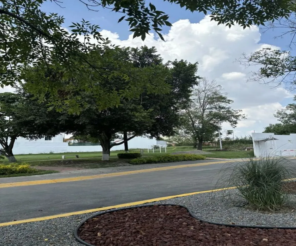 Casa En Venta,Circuito del Abeto 118, Tlajomulco de Zúñiga, Jalisco 45654, 3 Habitaciones,2 Baños,Circuito del Abeto,2,plooy5A