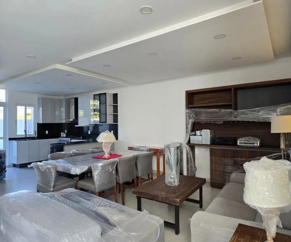 Casa En Venta,Solares Residencial,Avenida Paseo DE LA LUNA 933 133, Zapopan, Jalisco 45134, 4 Habitaciones,4 Baños,Avenida Paseo DE LA LUNA 933,2,pwYWVEE