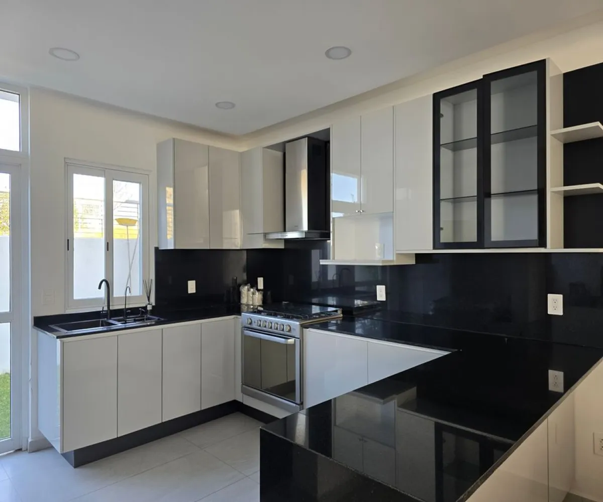 Casa En Venta,Solares Residencial,Avenida Paseo DE LA LUNA 933 133, Zapopan, Jalisco 45134, 4 Habitaciones,4 Baños,Avenida Paseo DE LA LUNA 933,2,pwYWVEE