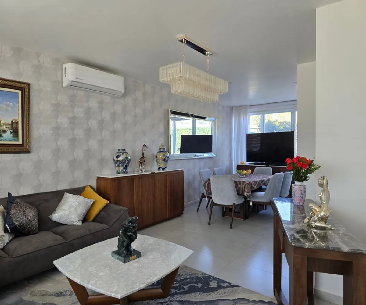 Casa En Venta,Zona Real,Avenida Paseo de La Luna 933, Zapopan, Jalisco 45134, 3 Habitaciones,3 Baños,Avenida Paseo de La Luna,1,pgbdww5