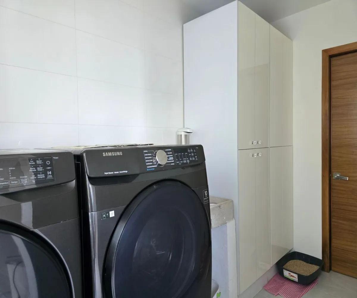 Casa En Venta,Zona Real,Avenida Paseo de La Luna 933, Zapopan, Jalisco 45134, 3 Habitaciones,3 Baños,Avenida Paseo de La Luna,1,pgbdww5