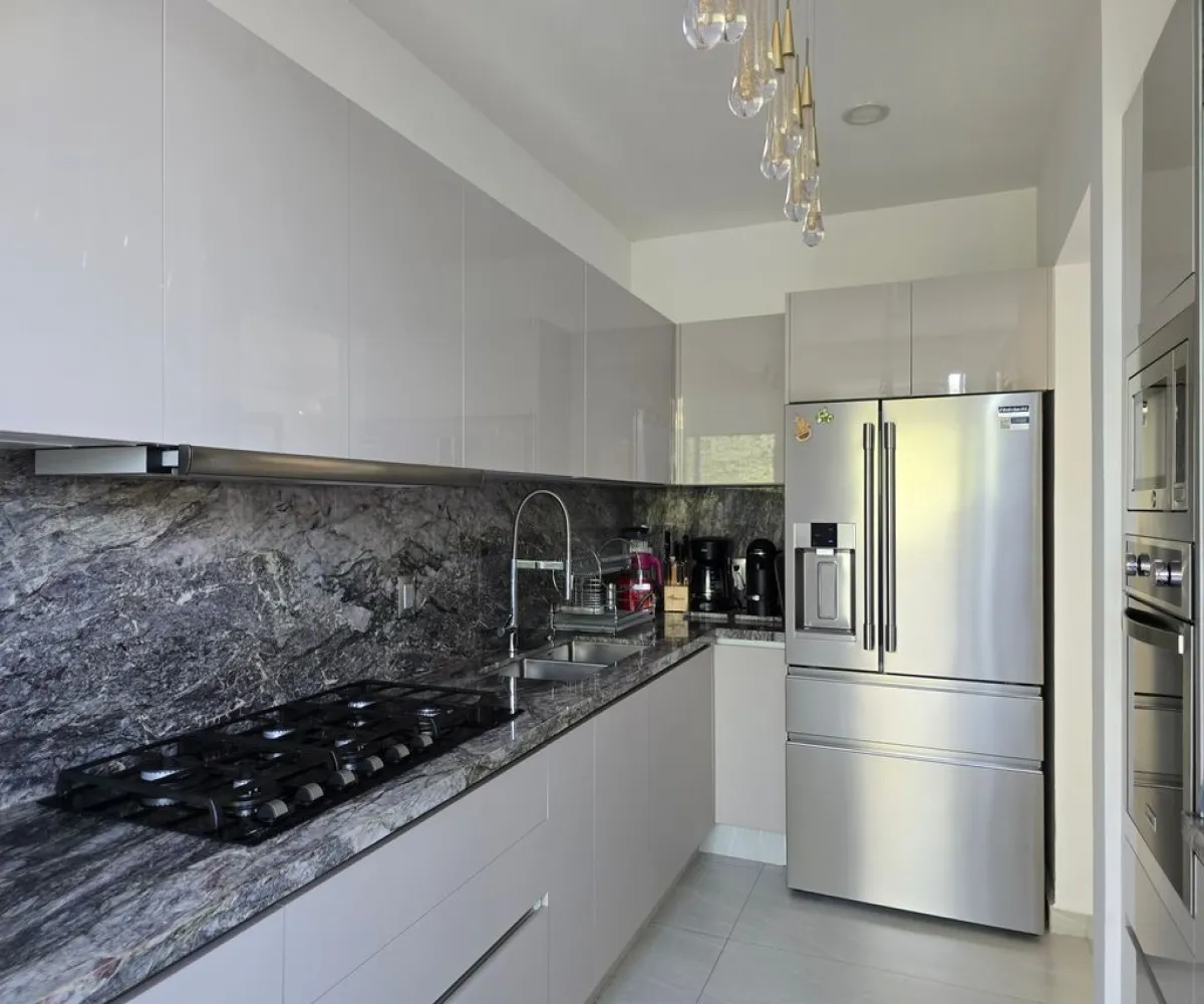 Casa En Venta,Zona Real,Avenida Paseo de La Luna 933, Zapopan, Jalisco 45134, 3 Habitaciones,3 Baños,Avenida Paseo de La Luna,1,pgbdww5