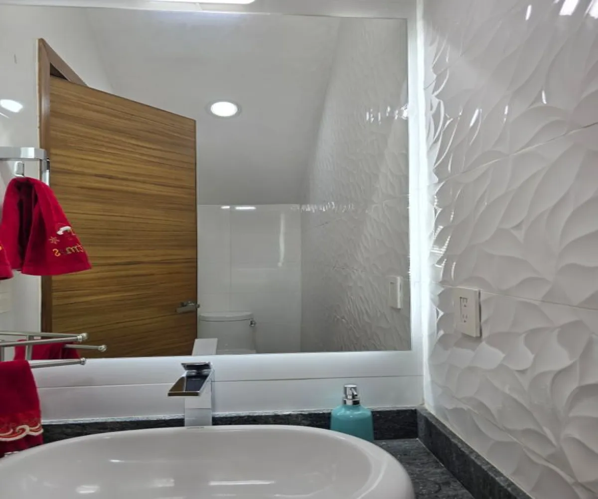 Casa En Venta,Zona Real,Avenida Paseo de La Luna 933, Zapopan, Jalisco 45134, 3 Habitaciones,3 Baños,Avenida Paseo de La Luna,1,pgbdww5