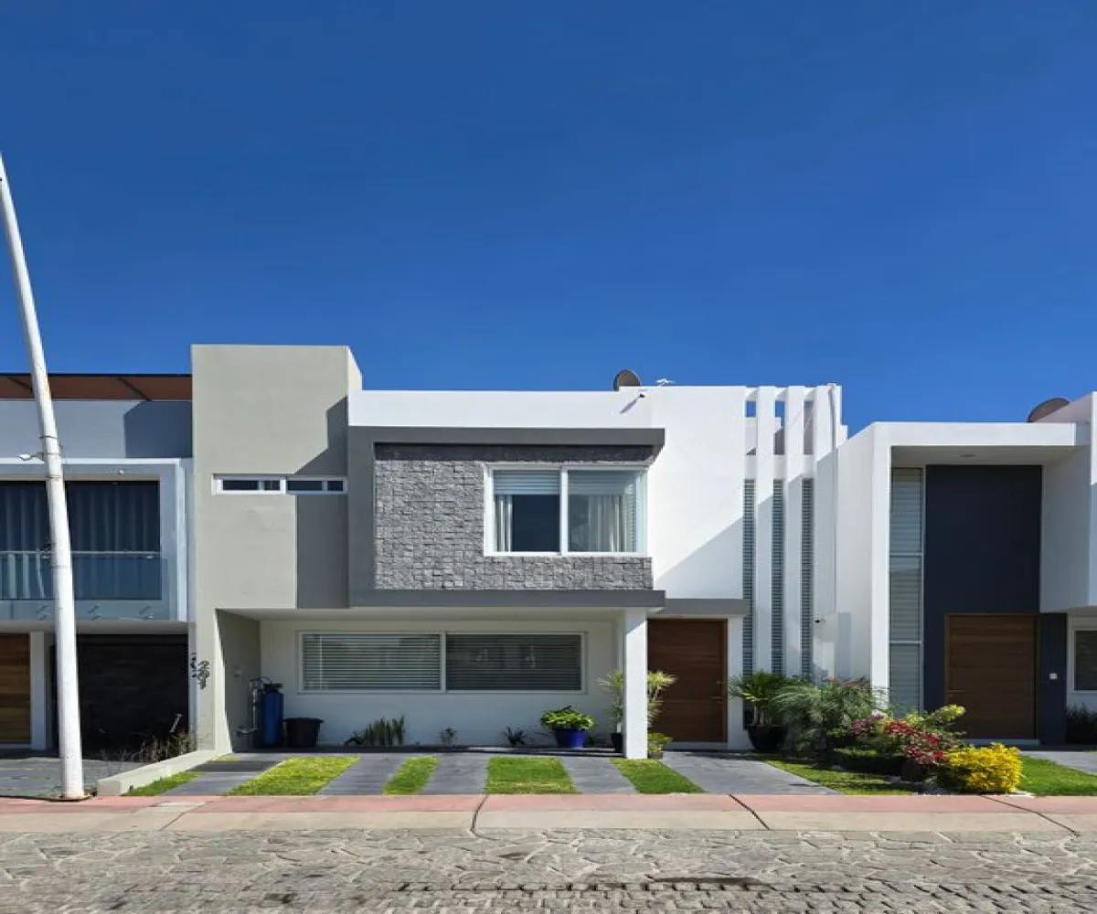 Casa En Venta,Zona Real,Avenida Paseo de La Luna 933, Zapopan, Jalisco 45134, 3 Habitaciones,3 Baños,Avenida Paseo de La Luna,1,pgbdww5
