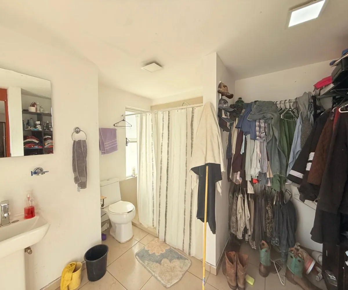 Casa En Venta,Bosque real,Boulevard la Loma 1000, Tlajomulco de Zúñiga, Jalisco 46640, 3 Habitaciones,3 Baños,Boulevard la Loma,2,pd5sjg8