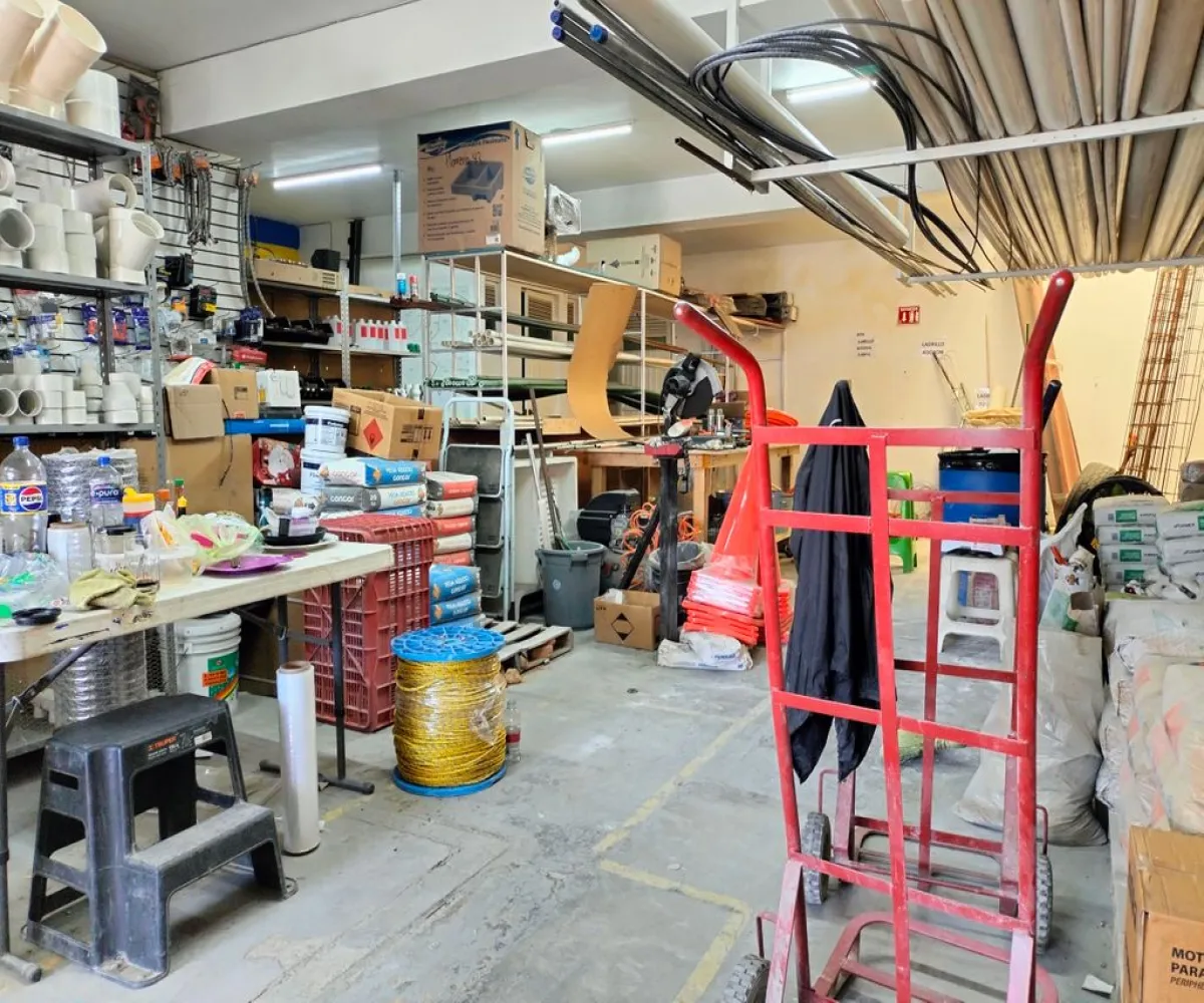 Local En Venta,Las Águilas,Avenida Sierra de Mazamitla 5742, Zapopan, Jalisco 45080,2 Baños,Avenida Sierra de Mazamitla,2,psFTPO0 Local En Venta,Las Águilas,Avenida Sierra de Mazamitla 5742, Zapopan, Jalisco 45080,2 Baños,Avenida Sierra de Mazamitla,2,psFTPO0