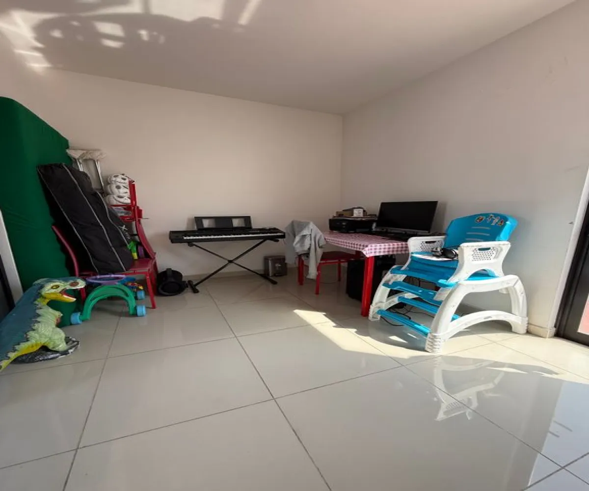Casa En Venta,Aurea Residencial,Avenida Camino Real a Colima 445, San Pedro Tlaquepaque, Jalisco 45602, 3 Habitaciones,2 Baños,Avenida Camino Real a Colima,1,pDGbNt8