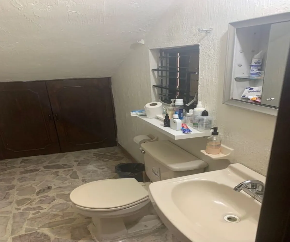 Casa En Venta,Pinar de la Venta,Calle Pedro Moreno 64, Zapopan, Jalisco 45226, 3 Habitaciones,1 Baño,Calle Pedro Moreno,1,pGOb55Q