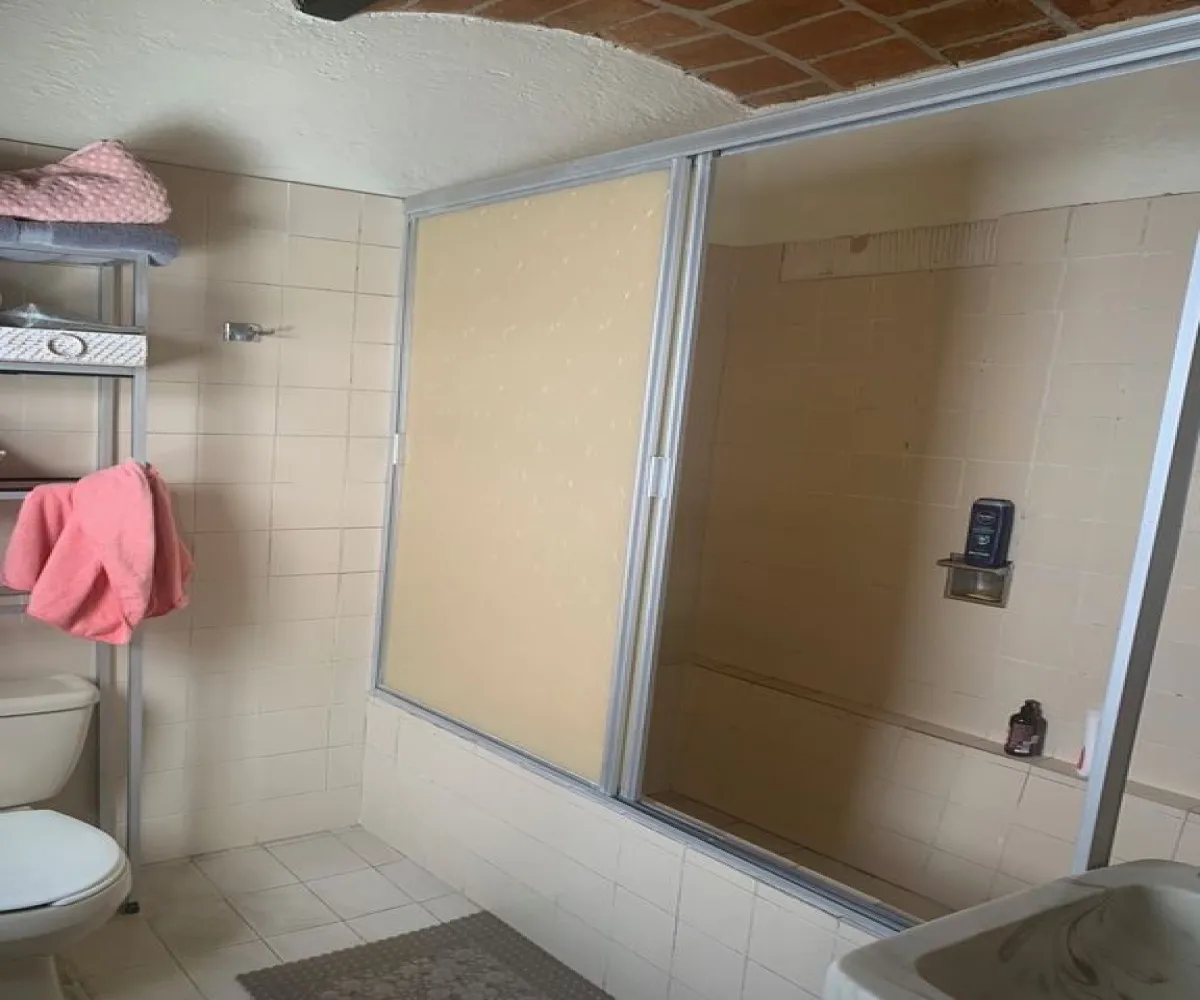 Casa En Venta,Pinar de la Venta,Calle Pedro Moreno 64, Zapopan, Jalisco 45226, 3 Habitaciones,1 Baño,Calle Pedro Moreno,1,pGOb55Q