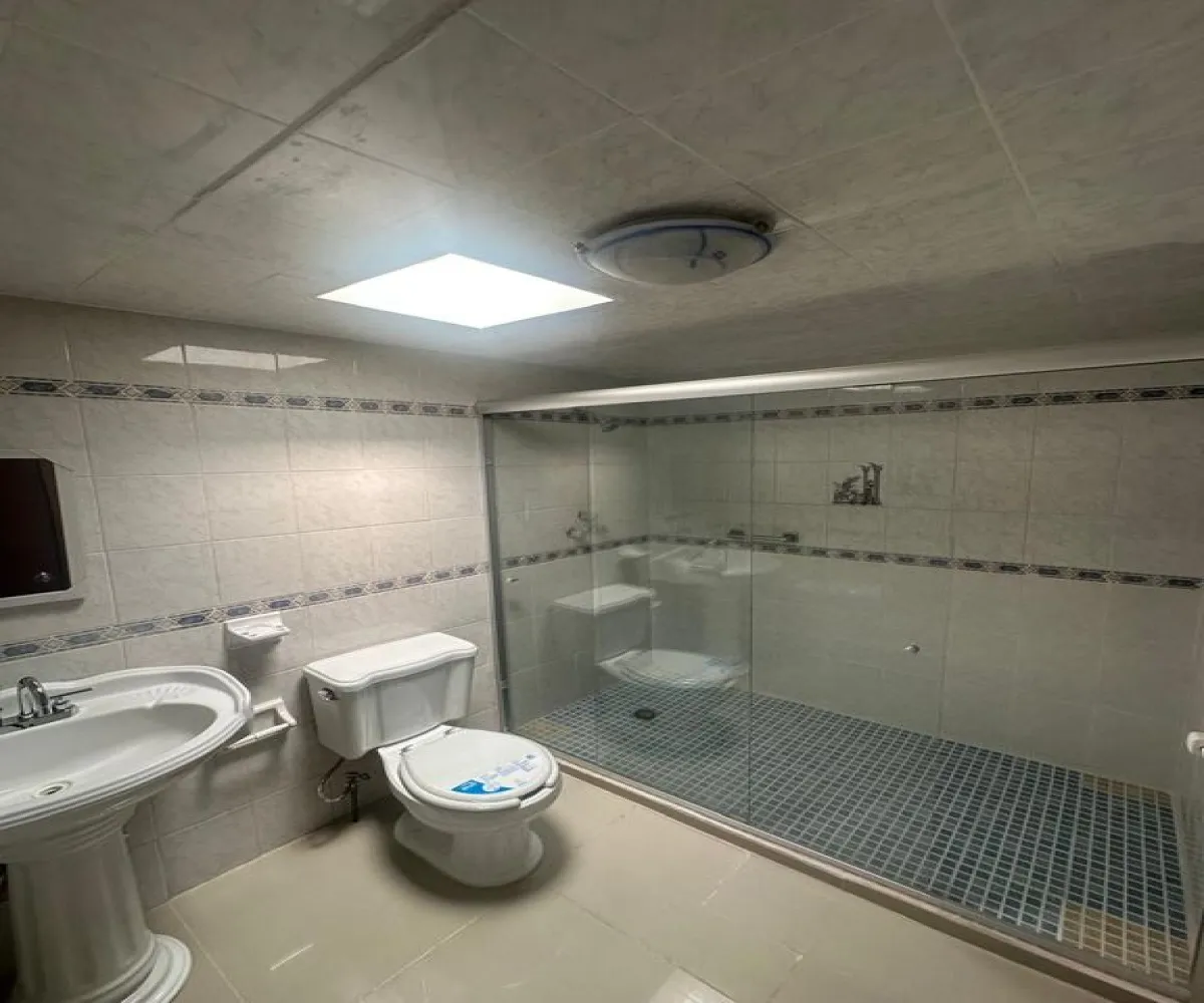 Casa En Venta,Prados Vallarta,Calle A las Cumbres 260, Zapopan, Jalisco 45020, 5 Habitaciones,2 Baños,Calle A las Cumbres,2,ptJDcWR