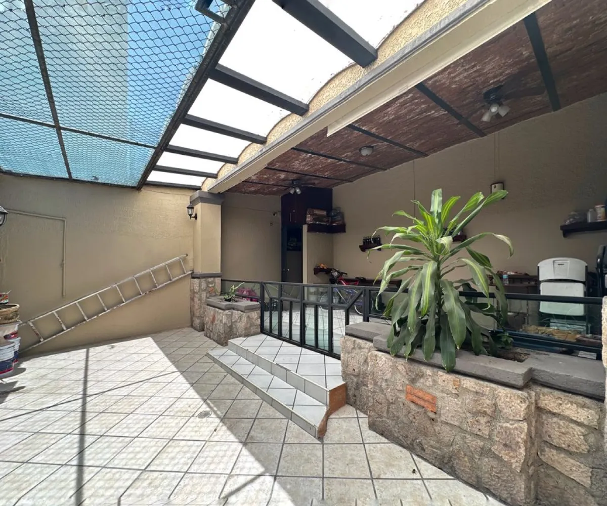 Casa En Venta,Jardines de La Paz,Emiliano Zapata 530, San Pedro Tlaquepaque, Jalisco 45519, 3 Habitaciones,2 Baños,Emiliano Zapata,2,pOQZ6aX